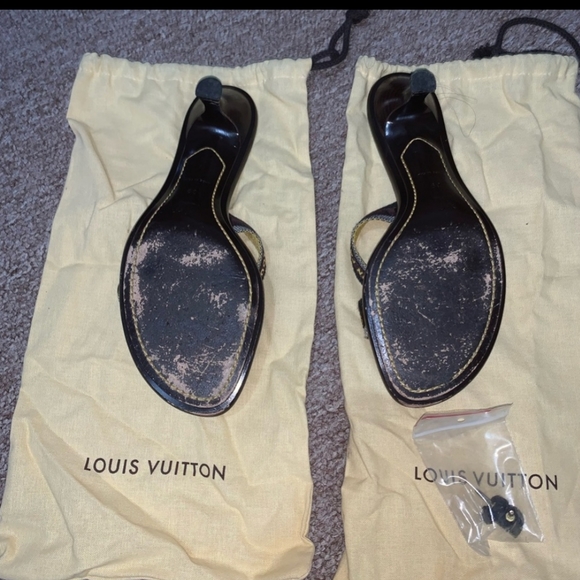 LOUIS VUITTON  SANDALS - Picture 6 of 7